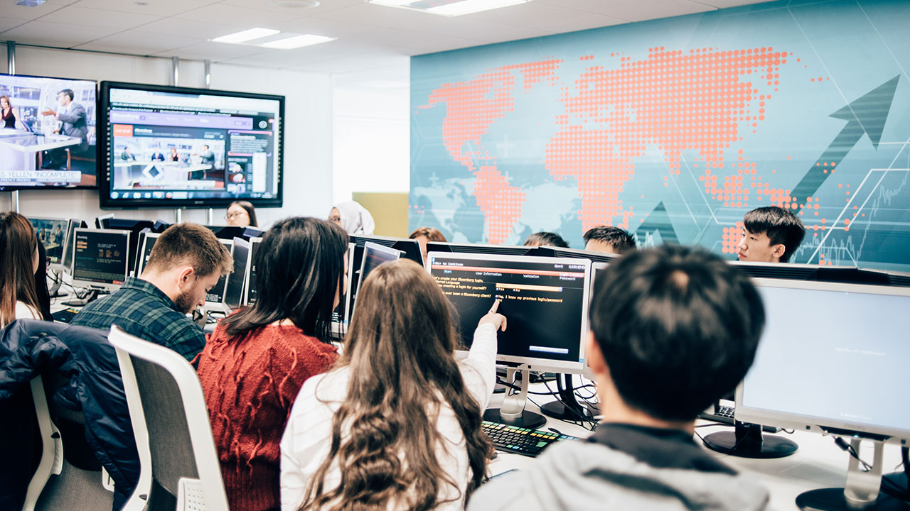 Faculty of Business students in the Bloomberg Interactive Learning Suite