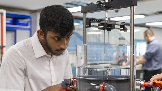 Mathematical Science student in Fluid Dynamics Lab